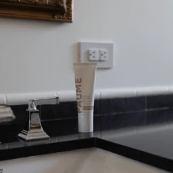 Renewing Hand Serum -Beauty Essence Shop 1 b821e5e6 e9dd 4a97 9709 4d8d8f323b01