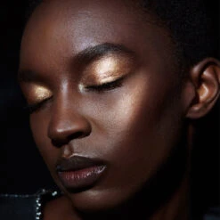 Extra/Ordinaire Skin Illuminator Full Spectrum Collection 27 Extra/Ordinaire Skin Illuminator Full Spectrum Collection -Beauty Essence Shop 27 Rosiers Extra Ordinaire Look 1 Nicole Bronze 3