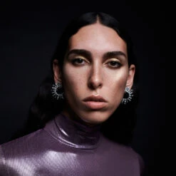 Extra/Ordinaire Skin Illuminator Full Spectrum Collection 33 Extra/Ordinaire Skin Illuminator Full Spectrum Collection -Beauty Essence Shop 27 Rosiers Extra Ordinaire Look 2 Landscape Raya