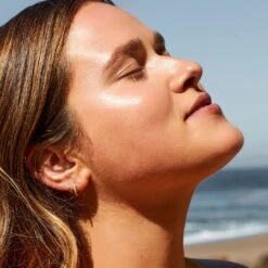 Daily Dew SPF 35 14 Daily Dew SPF 35 -Beauty Essence Shop 3 Kinfield Daily Dew on Face Angled