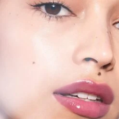 Squeaky Clean Liquid Lip Balm -Beauty Essence Shop 810102030474 03