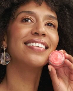 Willow & Sweet Agave Plumping Lip Mask 12 Willow & Sweet Agave Plumping Lip Mask -Beauty Essence Shop AlpynBeauty LipMask Lifestyle 05