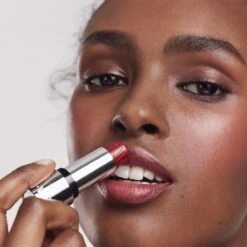 Kjaer Weis Tinted Lip Balm Refill -Beauty Essence Shop Application Shot 01 1080x1080px Credo 230413