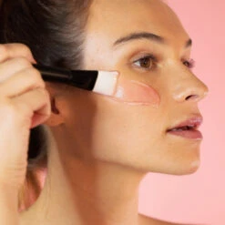 Bioactive Rose Gommage Resurfacing Enzyme Mask -Beauty Essence Shop ApplyingGommage2