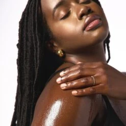 Revitalizing Body Oil -Beauty Essence Shop BodyOilapplicationV1