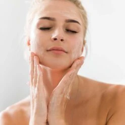 Botanical A Cleanser -Beauty Essence Shop Botanical A Cleanser Lifestyle 03