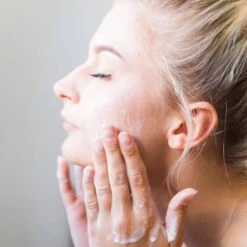 Botanical A Cleanser -Beauty Essence Shop Botanical A Cleanser Lifestyle 05