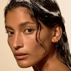 Weightless Hydration Shampoo -Beauty Essence Shop Ceremonia Shampoo Application