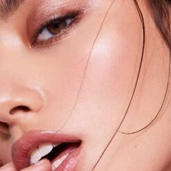 Dew Me Lip Gloss 39 Dew Me Lip Gloss -Beauty Essence Shop Dew Me Gloss Spirited 08