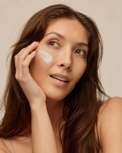 Restore Face Cream -Beauty Essence Shop DoctorRogers FaceCream Model 03