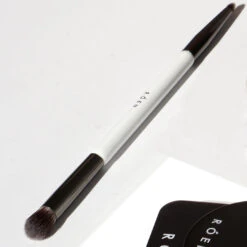 Everything Eye Brush -Beauty Essence Shop EAN 850010474045 03