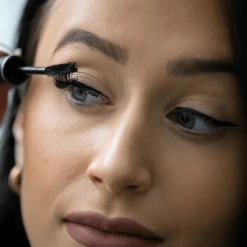 Nourish & Amplify Mascara -Beauty Essence Shop File 002