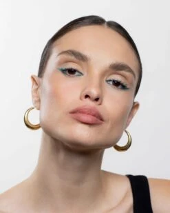 Cruise Liner Eye Pencil -Beauty Essence Shop GenSee CruiseLiner Model1 03 Miami04