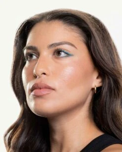 Cruise Liner Eye Pencil -Beauty Essence Shop GenSee CruiseLiner Model4 03 Miami04