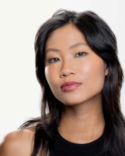 Cruise Liner Eye Pencil -Beauty Essence Shop GenSee CruiseLiner Model5 03 Miami04