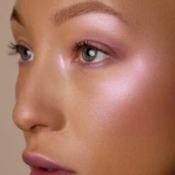 Rare Light Luminizers -Beauty Essence Shop Ghost Light Rare Light Luminizer Desire Inner Glow Creme Pigment Macro square web res 2000px