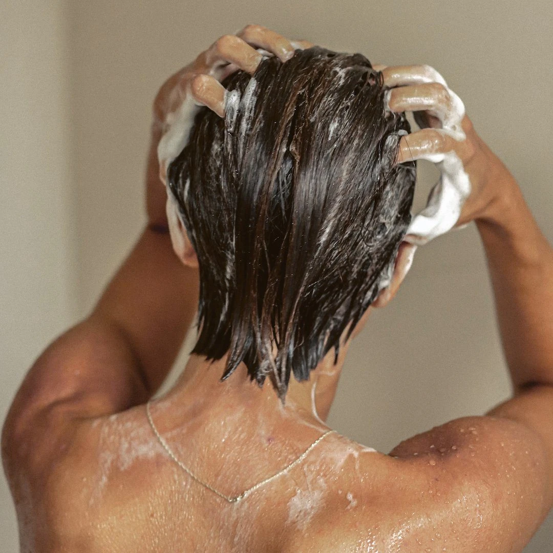 Suna Exfoliating Shampoo 6 Suna Exfoliating Shampoo - Image 4