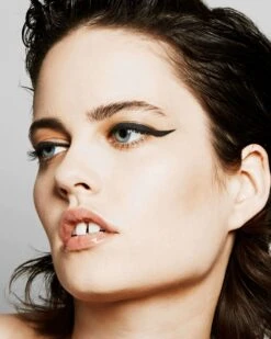 Flyk Trick Mascara -Beauty Essence Shop JillianDempsey FlykTrick Lifestyle 03