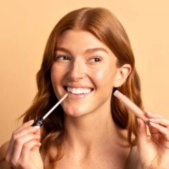 Lip Tonic -Beauty Essence Shop Kind ModelB1