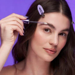 GrowPotion Fluffy Lash + Brow Boosting Serum -Beauty Essence Shop Kosas2022 GrowPotion On Model Brooke04