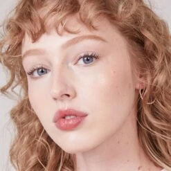 Tinted Face Oil -Beauty Essence Shop Kosas2022 TFO 1 PDP 04 Hailey