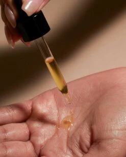 Plum Beauty Oil -Beauty Essence Shop LePrunier PlumBeautyOil Model 10