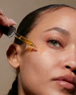 Plum Beauty Oil -Beauty Essence Shop LePrunier PlumBeautyOil Model 12