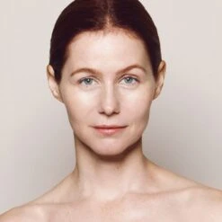 Invisible Touch Liquid Foundation -Beauty Essence Shop Liquid Foundation Model F118