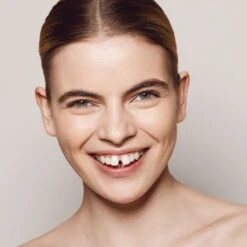 Invisible Touch Liquid Foundation -Beauty Essence Shop Liquid Foundation Model F120