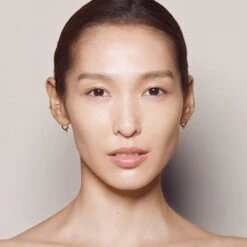 Invisible Touch Liquid Foundation -Beauty Essence Shop Liquid Foundation Model F130