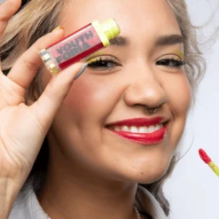 Dewy Gloss -Beauty Essence Shop MakeSomeNoise Editorial Cat 1080x1080 d3a40230 603e 4c54 b91a 146fc5d20504