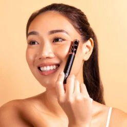 Eyes That TOK - Lash Enhancing Mascara -Beauty Essence Shop Mascara ModelB1