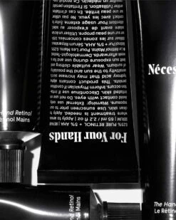 The Hand Retinol - Repair Treatment With 0.25% Pure Retinol + 5% AHA -Beauty Essence Shop Necessaire HandRetinol Lifestyle 04