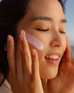 Collagen Dream Night Cream -Beauty Essence Shop OSEA CollagenDreamNightCream Model 05