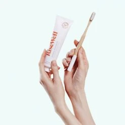 Natural Hydroxyapatite Toothpaste -Beauty Essence Shop Product 1 Hand Toothpaste