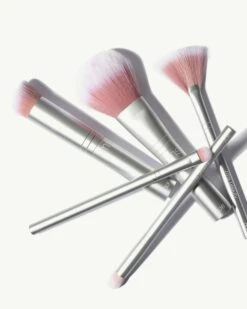 RMS Beauty Eye Polish Brush -Beauty Essence Shop RMS EyePolishBrush Lifestyle 03