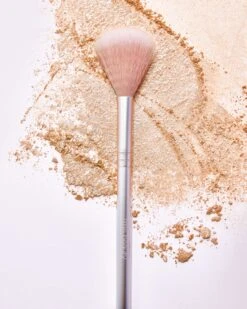 RMS Beauty Skin2Skin Classic Fan Brush -Beauty Essence Shop RMS Skin2SkinClassicFanBrush Lifestyls 03