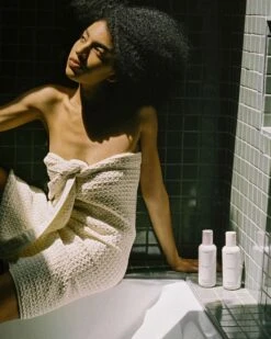 Shampoo -Beauty Essence Shop Reverie Shampoo Lifestyle 12