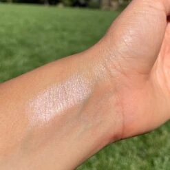 Lip-to-Lid Balmie Highlighter -Beauty Essence Shop SELECT FROSTING AXIOLOGY