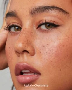 Precision Waterproof Eyeliner -Beauty Essence Shop SOSHE PrecisionEyeliner Model 06 Checkmate