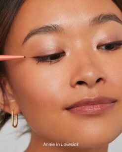 Precision Waterproof Eyeliner -Beauty Essence Shop SOSHE PrecisionEyeliner Model 06 Lovesick