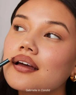 Soft Glide Lip Pencil -Beauty Essence Shop SOSHE SoftGlideLipPencil Model 04 Candid