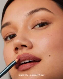 Soft Glide Lip Pencil -Beauty Essence Shop SOSHE SoftGlideLipPencil Model 04 Desertrose