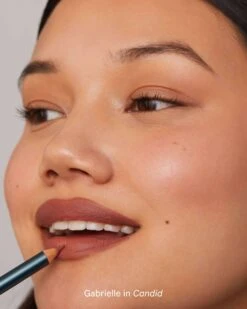 Soft Glide Lip Pencil -Beauty Essence Shop SOSHE SoftGlideLipPencil Model 05 Candid