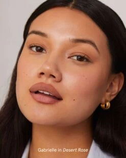 Soft Glide Lip Pencil -Beauty Essence Shop SOSHE SoftGlideLipPencil Model 06 Desertrose