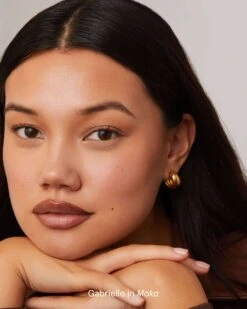 Soft Glide Lip Pencil -Beauty Essence Shop SOSHE SoftGlideLipPencil Model 06 Moka