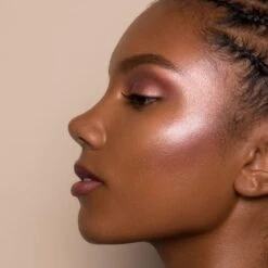 Rare Light Luminizers -Beauty Essence Shop Solar Flare Rare Light Luminizer Lovesick Inner Glow Creme Pigment Macro tighter square Deep web res 2000px