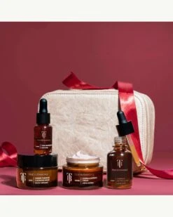 Glowy Bestsellers Starter Kit 13 Glowy Bestsellers Starter Kit -Beauty Essence Shop TrueBotanicals GlowyBestsellersKit Lifestyle 05