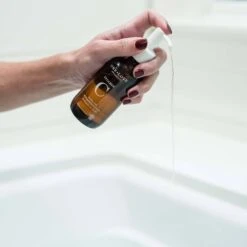 Botanical C Body Oil -Beauty Essence Shop VitCBodyOilTexture creditkelliboydphotography0129