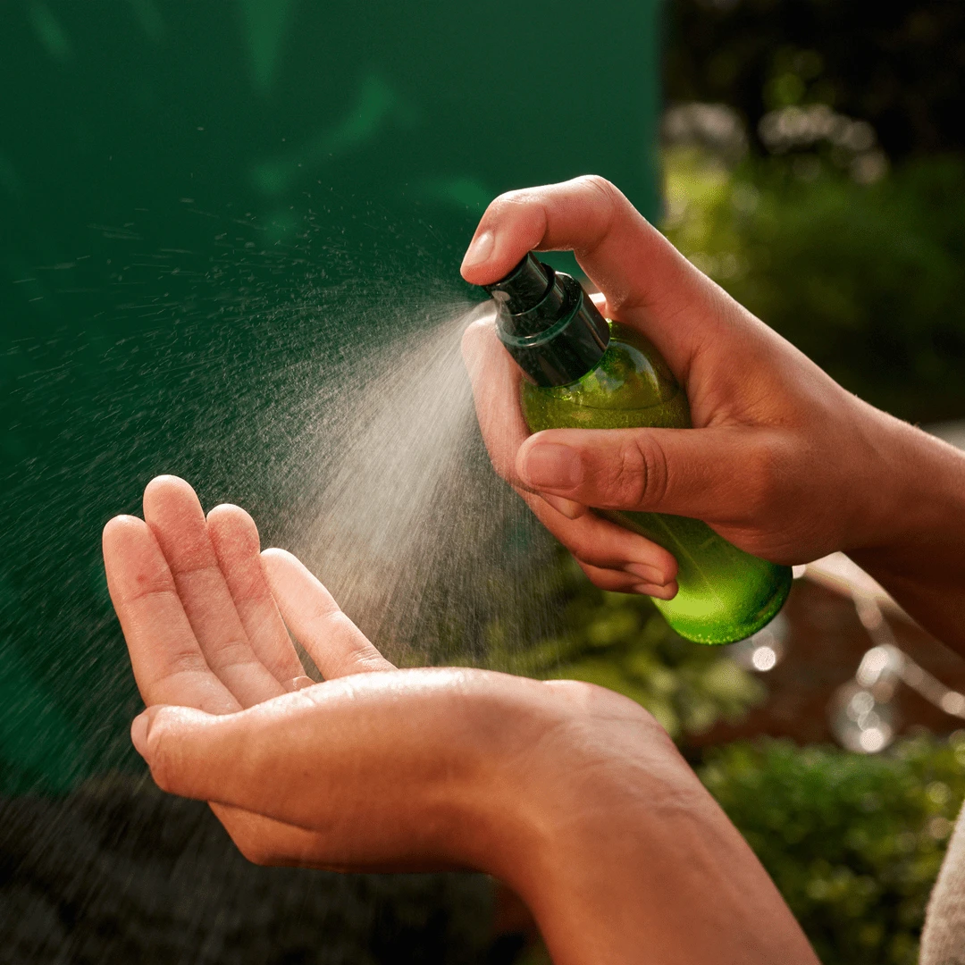 Weleda Skin Food Ultra-Light Dry Oil 4 Weleda Skin Food Ultra-Light Dry Oil - Image 2